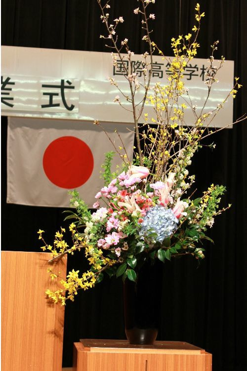 紫色のフラワーアレンジメント